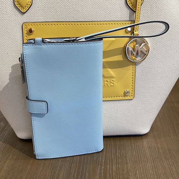 MICHAEL KORS LARGE DOUBLE ZIP WRISTLET WALLET PHONE CASE CLUTCH 
Vista Blue 
NWT - Picture 3 of 16